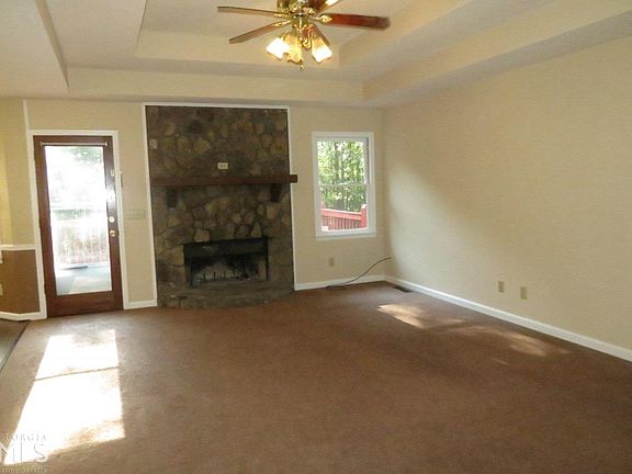 5th image of 3291 Montgomery Dr