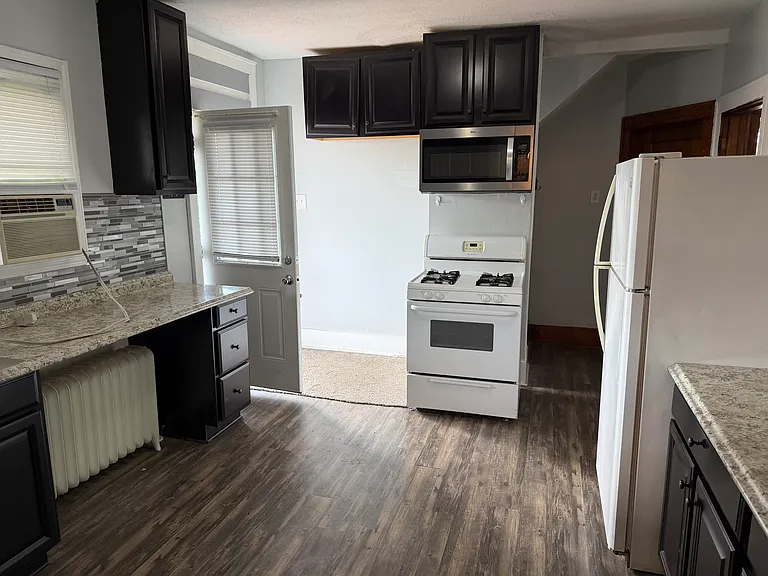 407 Elm Rd #2 — Photo 2