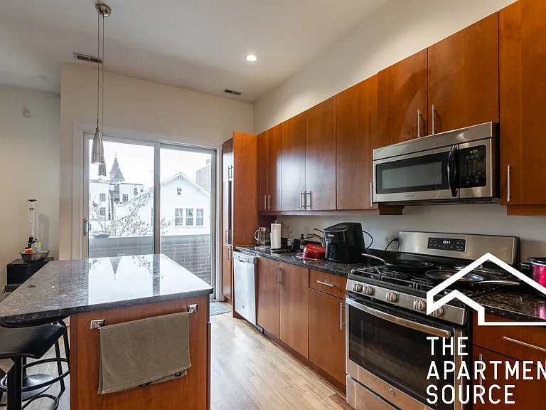 1354 W Augusta Blvd #201 — Photo 7