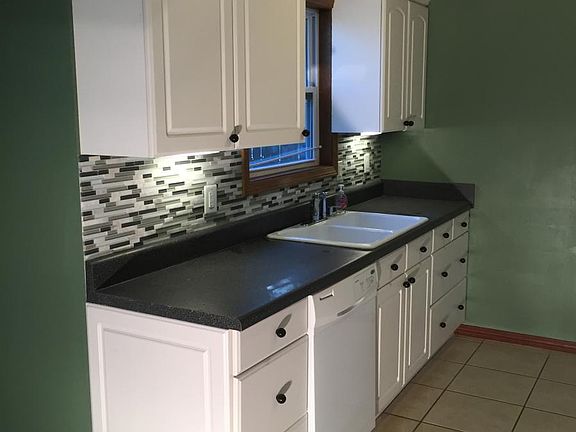 3rd image of 409 Jo Ellen Ln