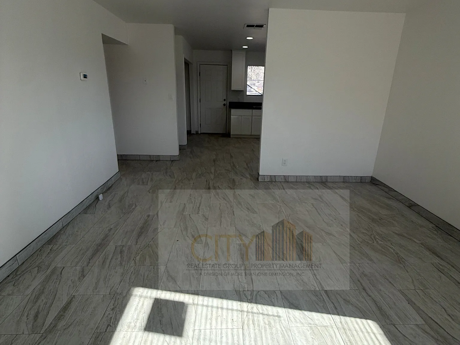 316 Oswell St - A — Photo 3