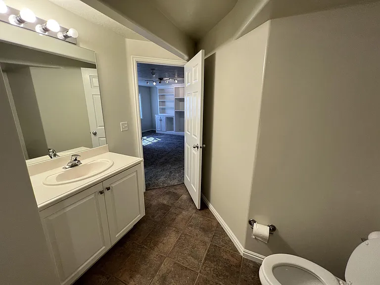 202 E White Spruce Cv — Photo 26