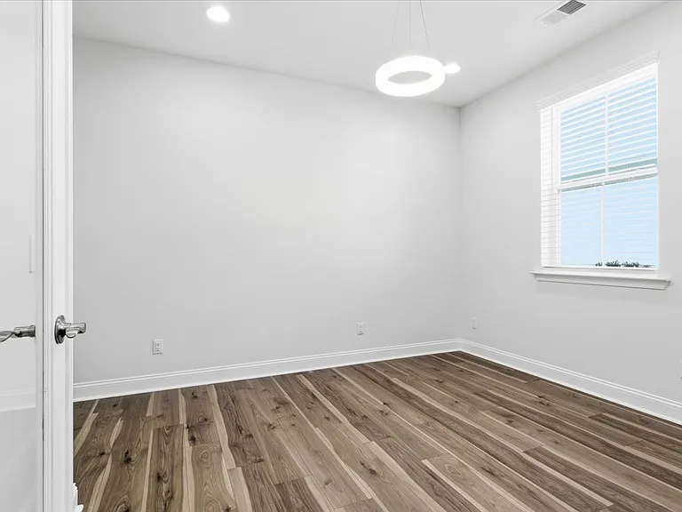 155 Weekend Ave — Photo 10