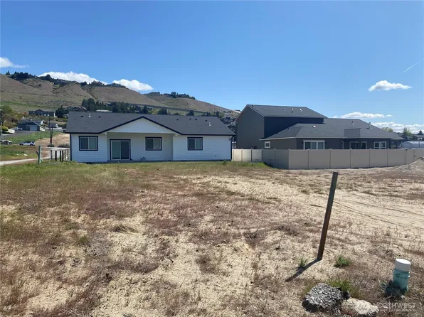 129 Harold Street NE, East Wenatchee, WA 98802