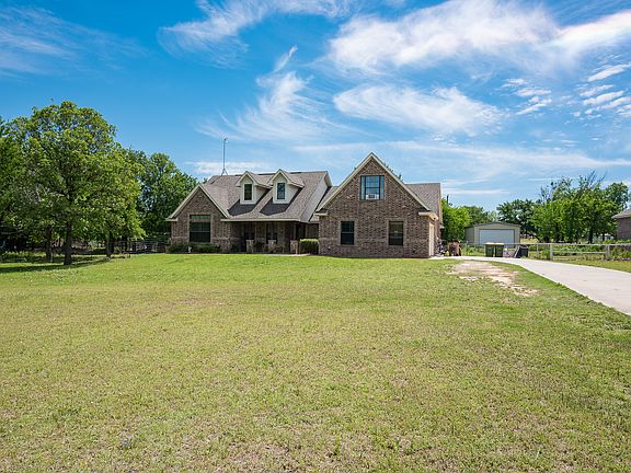 3rd image of 109 Plantation Oaks Ct
