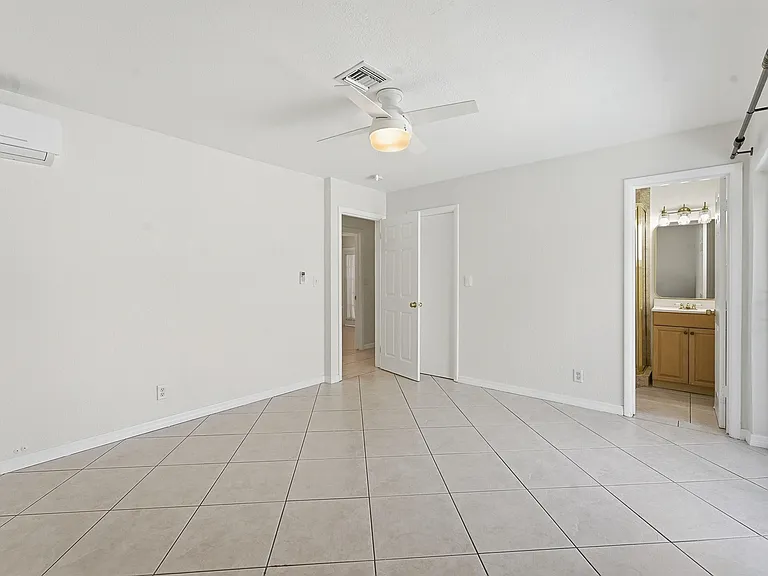 1641 NE 56th Ct — Photo 29