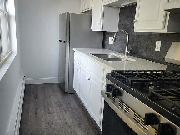 4th image of 100 Dorr Ave APT 8