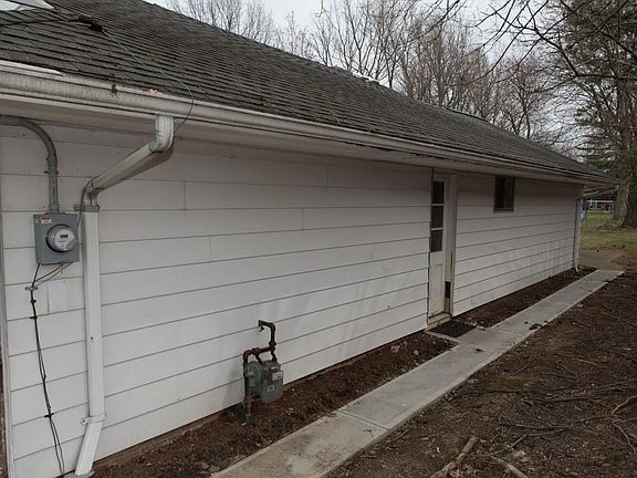 2nd image of 495 Jeannette Dr