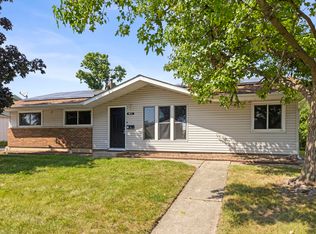52 Beacon Ave, Romeoville, IL 60446