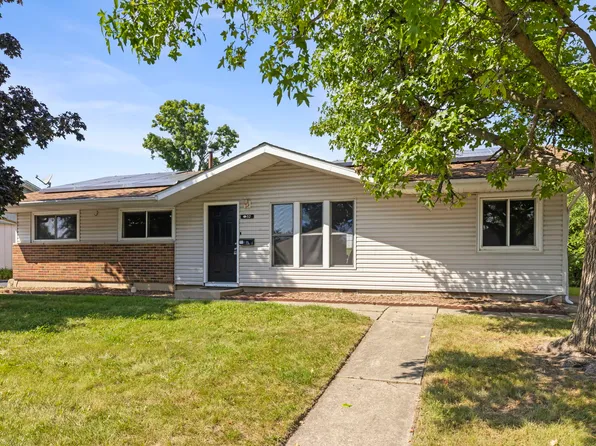 52 Beacon Ave, Romeoville, IL 60446