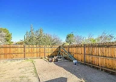 4th image of 616 W Whipple Dr