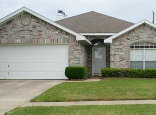 831 Ragland Dr, Cedar Hill, TX 75104