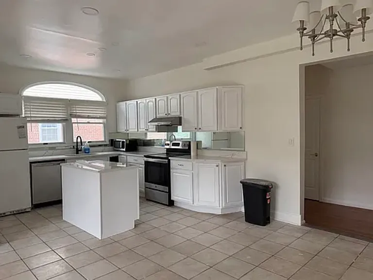 316 Euston Rd S #1 — Photo 2