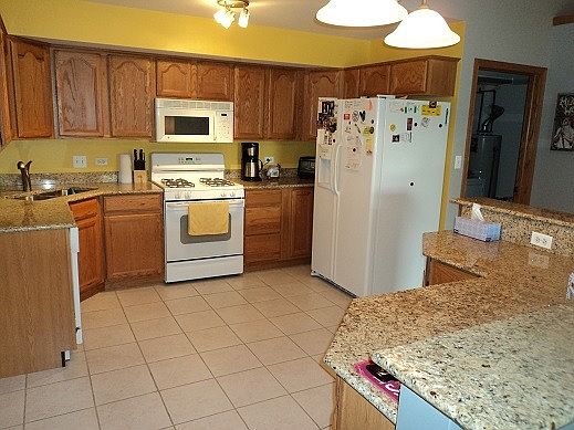 4th image of 7800 W 89th St APT 301