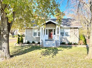 12 Grandview Dr, Collinsville, IL