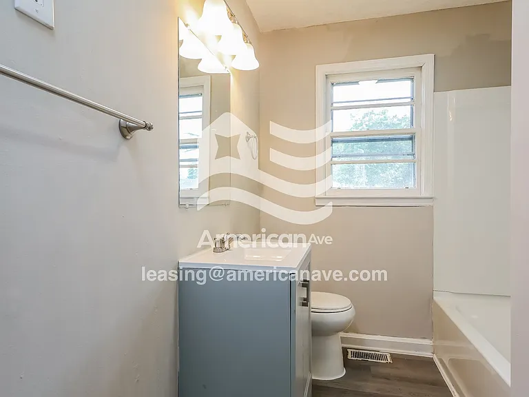 917837_014_bathroom_13743133.jpg