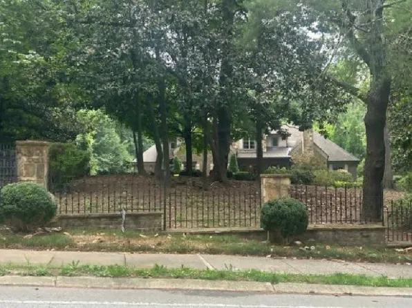 5265 Peachtree Dunwoody Rd, Sandy Springs, GA 30342