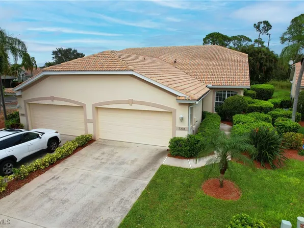 2203 Carnaby Ct, Lehigh Acres, FL 33973