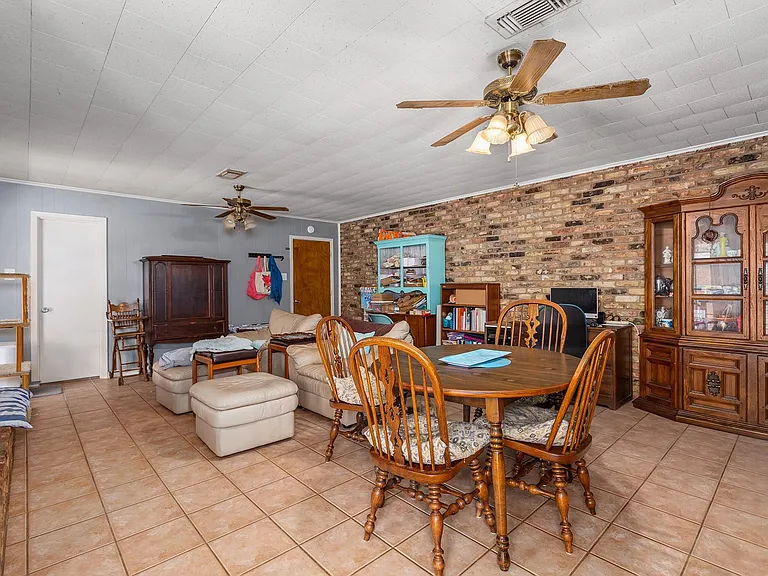 1105 Ada St — Photo 11