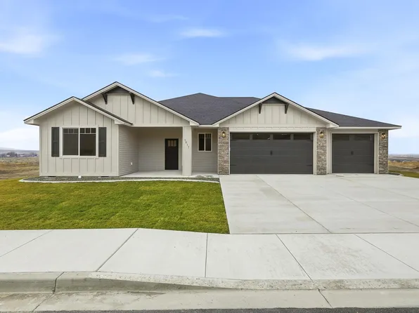 1017 Thebes St, West Richland, WA 99353