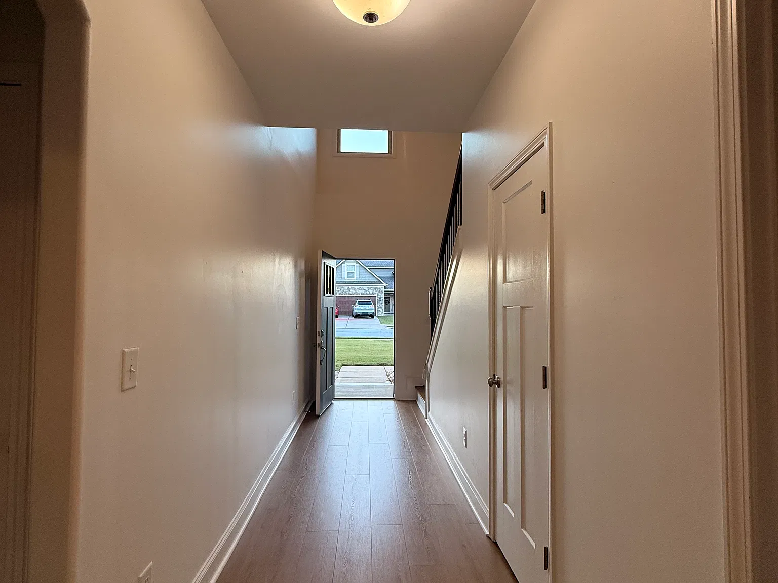 5 bed, 2676 sqft, $3,550 — Photo 2