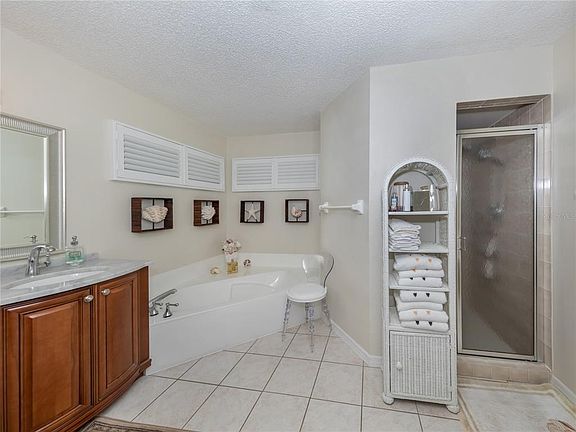 5th image of 1103 N Cypress Point Dr