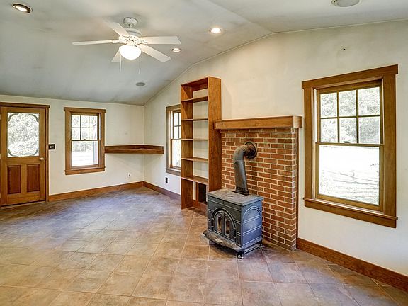 17th image of 1421 Arrington Rd