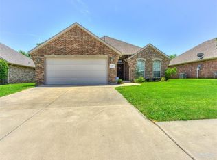 92 Landon Dr, Edmond, OK 73013