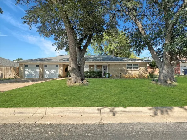 220 Franciscan Dr, Fort Worth, TX 76134