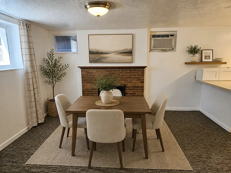 557 E Sherman Ave — Photo 3