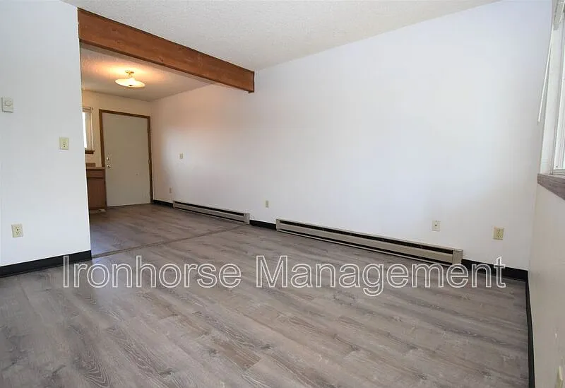 Building Photo - 8 Hoffman Dr #3