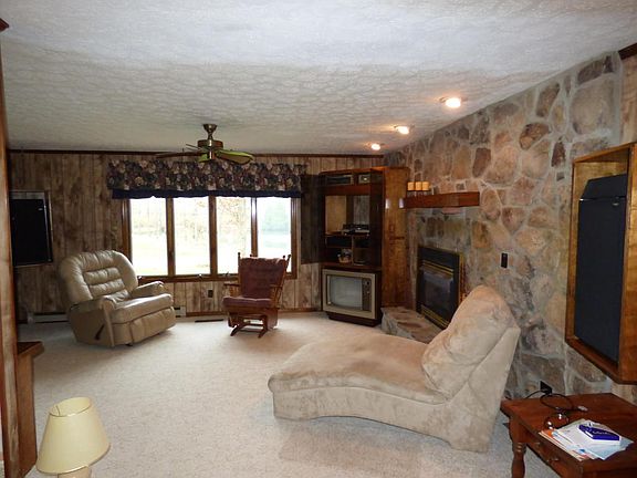 3rd image of 581 Highland Dr