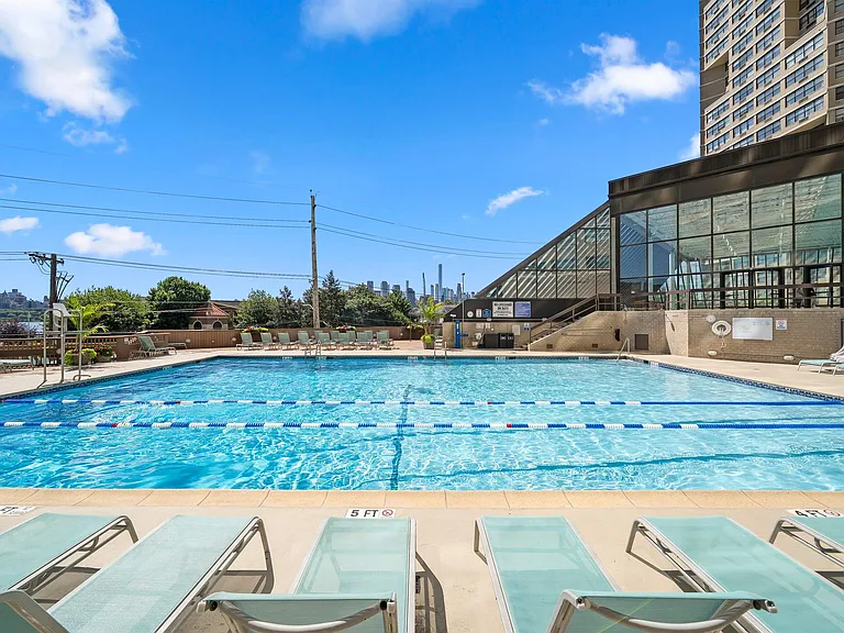 7002 Boulevard East #41-J — Photo 4