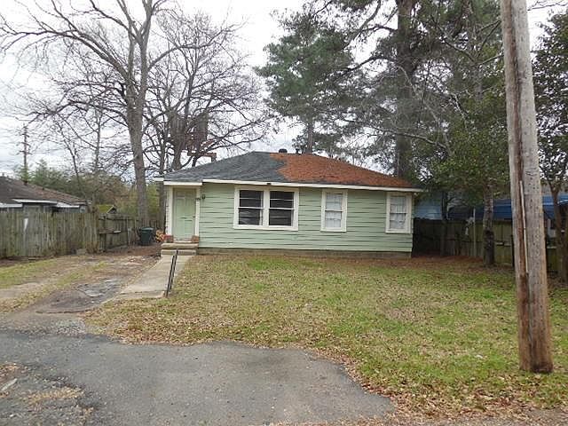 2nd image of 3907 Magazine St