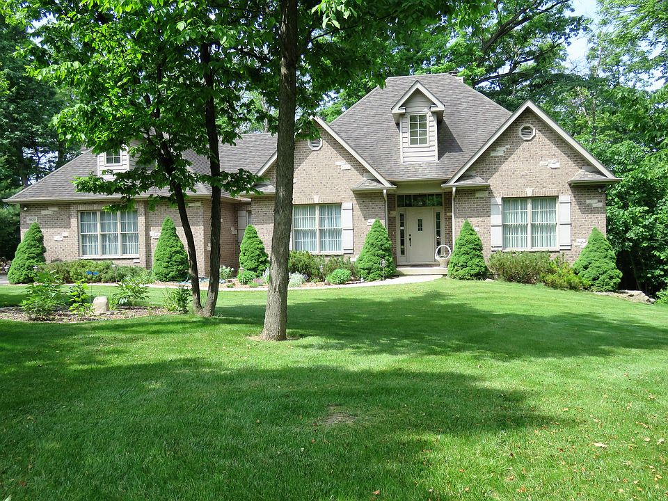 Lovely home in Genoa Woods