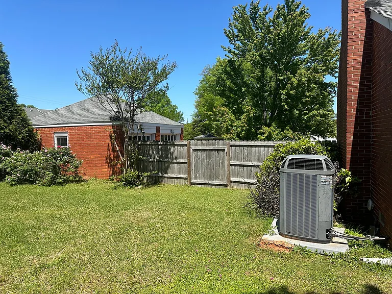 2114 Glendale Gdns — Photo 27