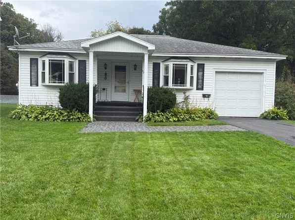 33 Burr Ave, New York Mills, NY 13417