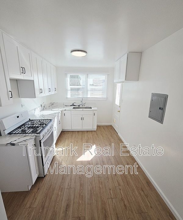 1st image of 1552 E Wilson Ave