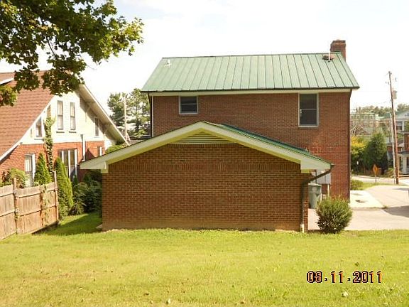 2nd image of 139 Valley St W