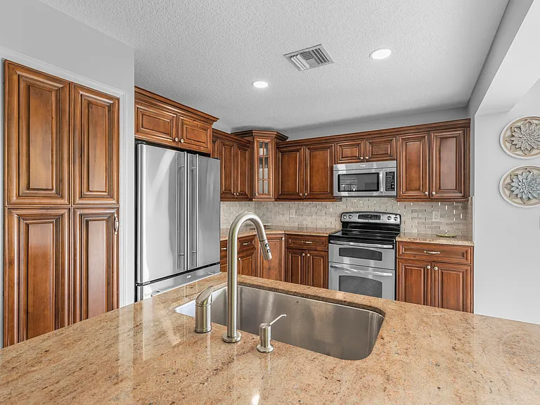 12715 Kingsway Rd — Photo 27