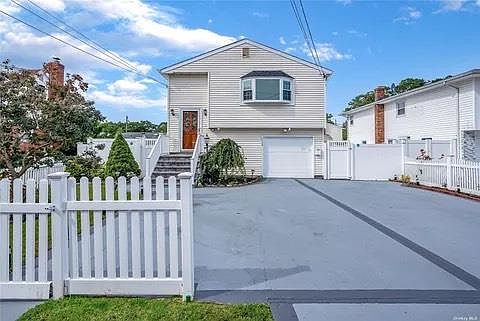 1st image of 535 Molloy Street