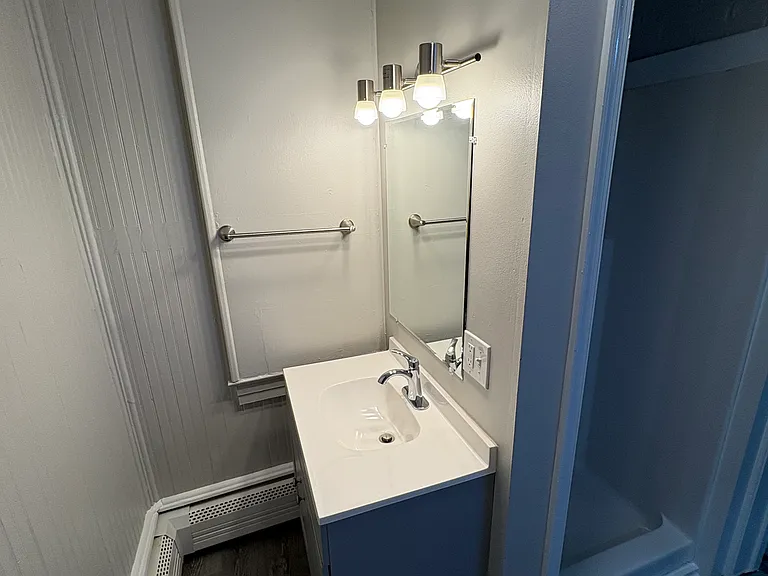1107 E 4th St #3 — Photo 12
