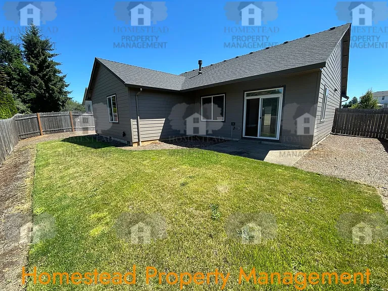 463 NE Cedar St — Photo 28