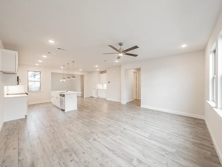 9709 Thorncrown Ln — Photo 3