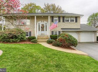 18 Hearthstone Dr, Reading, PA 19606