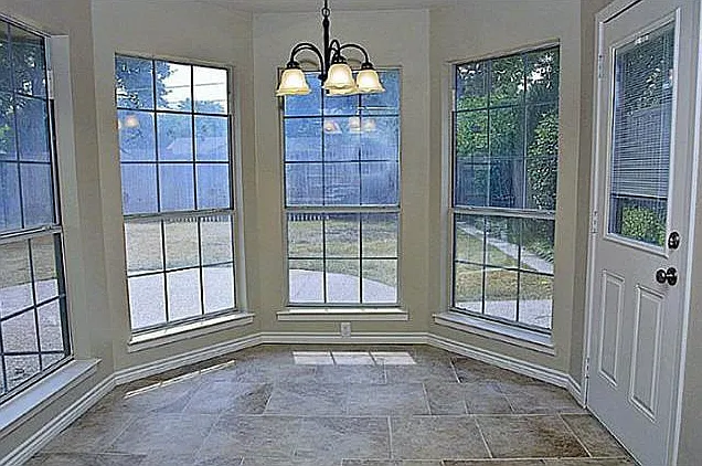 611 Stardust Ln — Photo 2