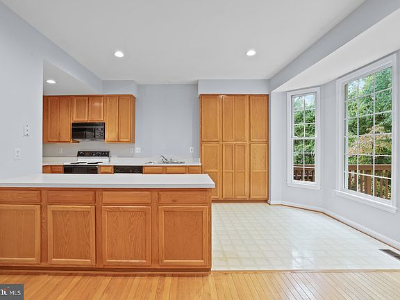 4th image of 3111 Sutherland Hill Ct
