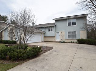 3933 Wilshire Ln, Janesville, WI 53546