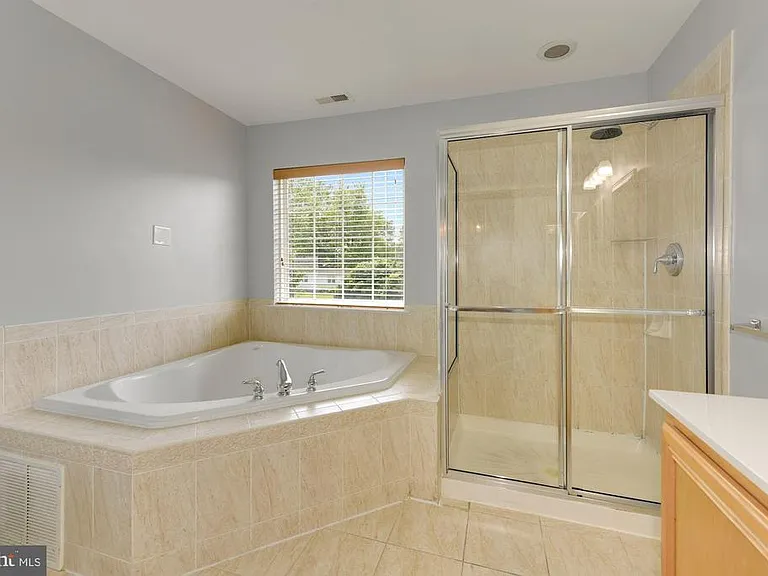 345 Huntington Dr — Photo 21
