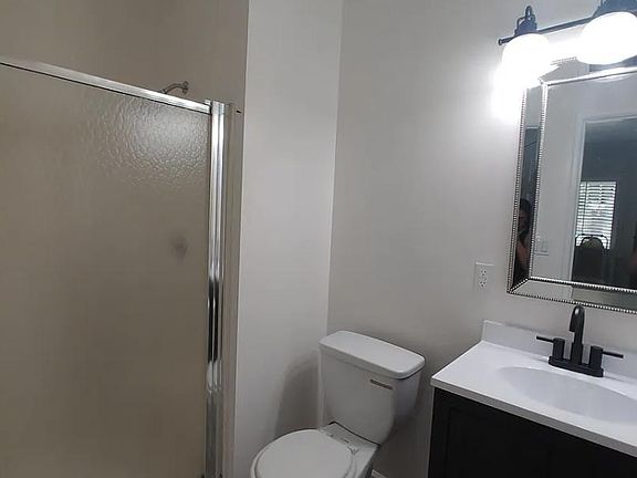 3rd image of 351 Vine St